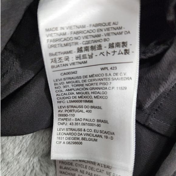 Levi's Top Women M Black Viscose Collared Puffy  Long Sleeves Ruffle Cuffs Flowy - Picture 8 of 13